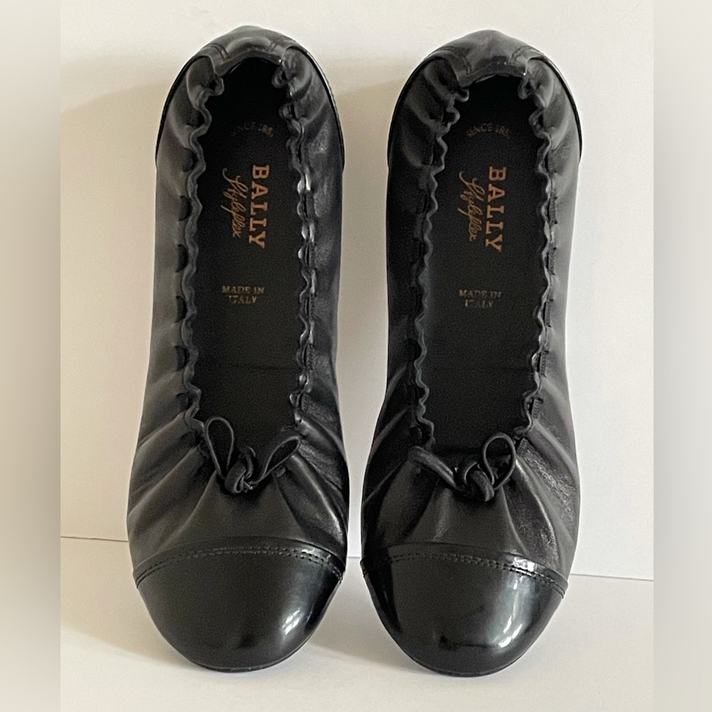 BALLY Cayana Uggj Black Leather Scrunch stretch Ballet Flats Sz 7 US Brand New